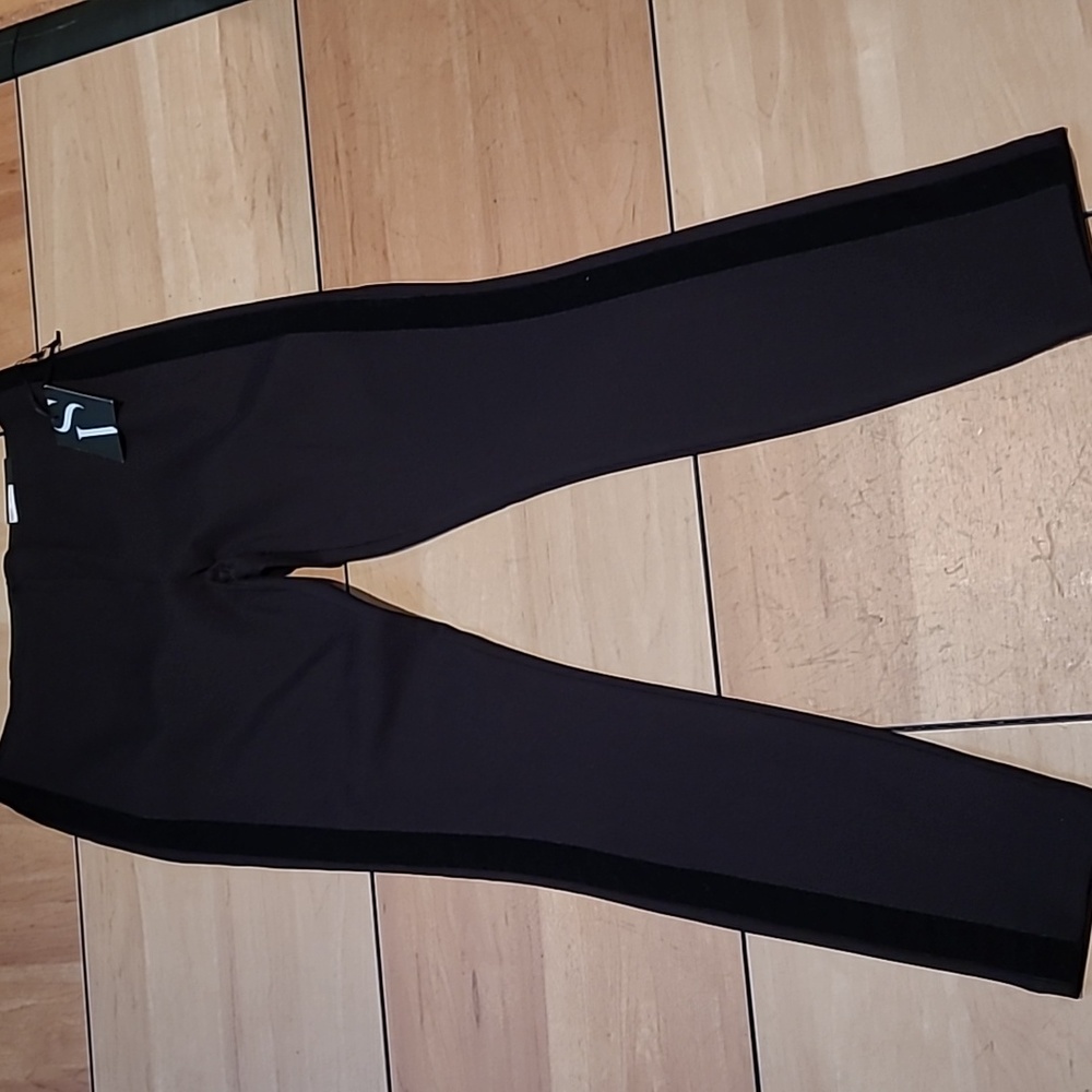 Women's leggings by Vera Wang, Size M
